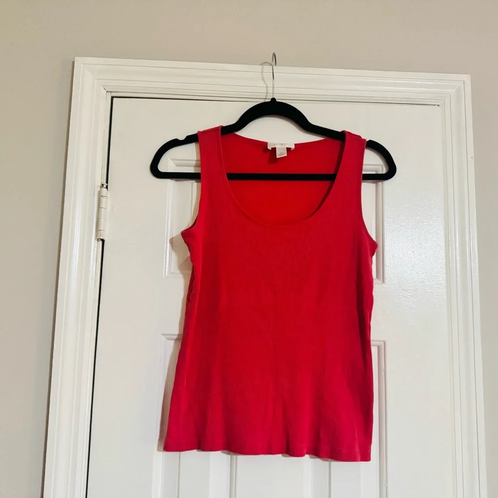 👑 MEDIUM LOFT Vibrant Red Tank Top by - Picture 9 of 10